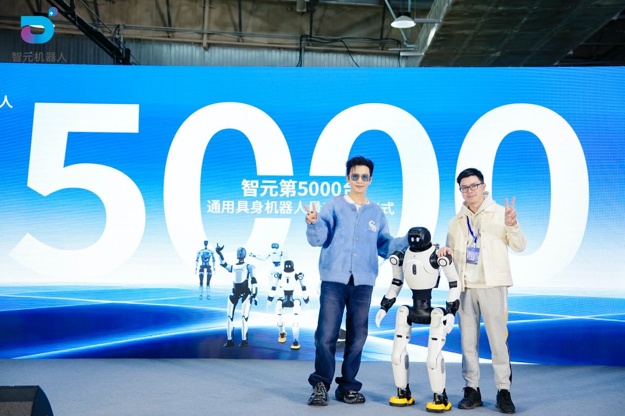 竞技联盟德州第5000台通用具身机器人量产下线，灵犀X2交付黄晓明工作室